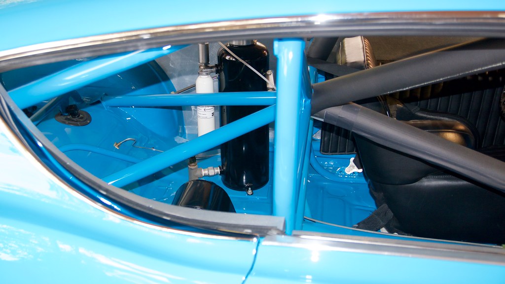Richard Petty car number 43 Ford Torino 427 roll cage stuff behind driver's seat 02 DSC_0917