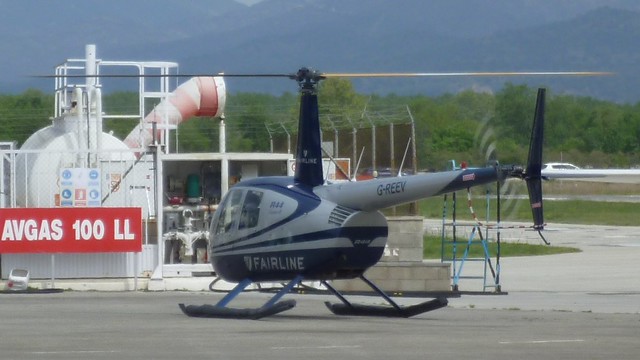 Robinson R 44 Clipper II en el aerodromo de Empuriabrava