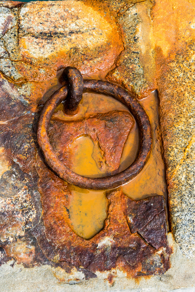 Rusty iron ring Cinque Terre, Italia 2019 Roberto Bendini Flickr
