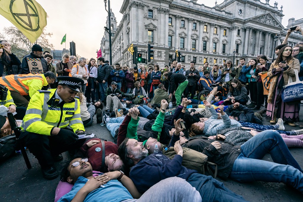 英國氣候團體「反抗滅絶」15日發起大規模抗議。圖片來源：Extinction Rebellion