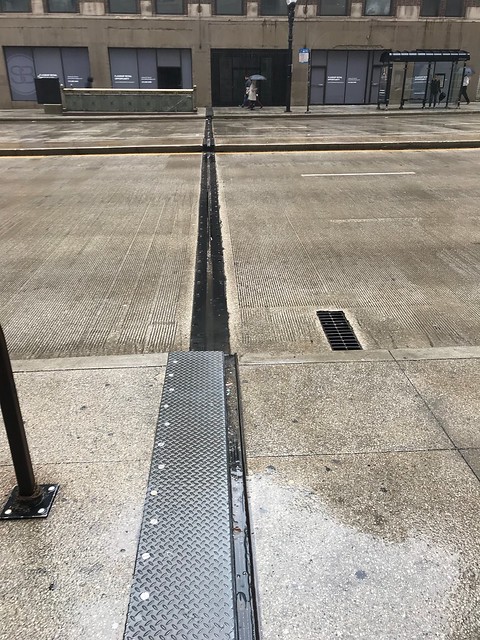 Expansion joint in street