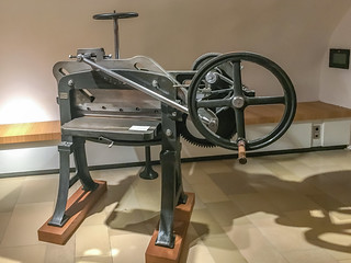 Papier-Schneidemaschine der Buchbinder-Werkstatt von Otto Dorfner, Neues Museum Weimar