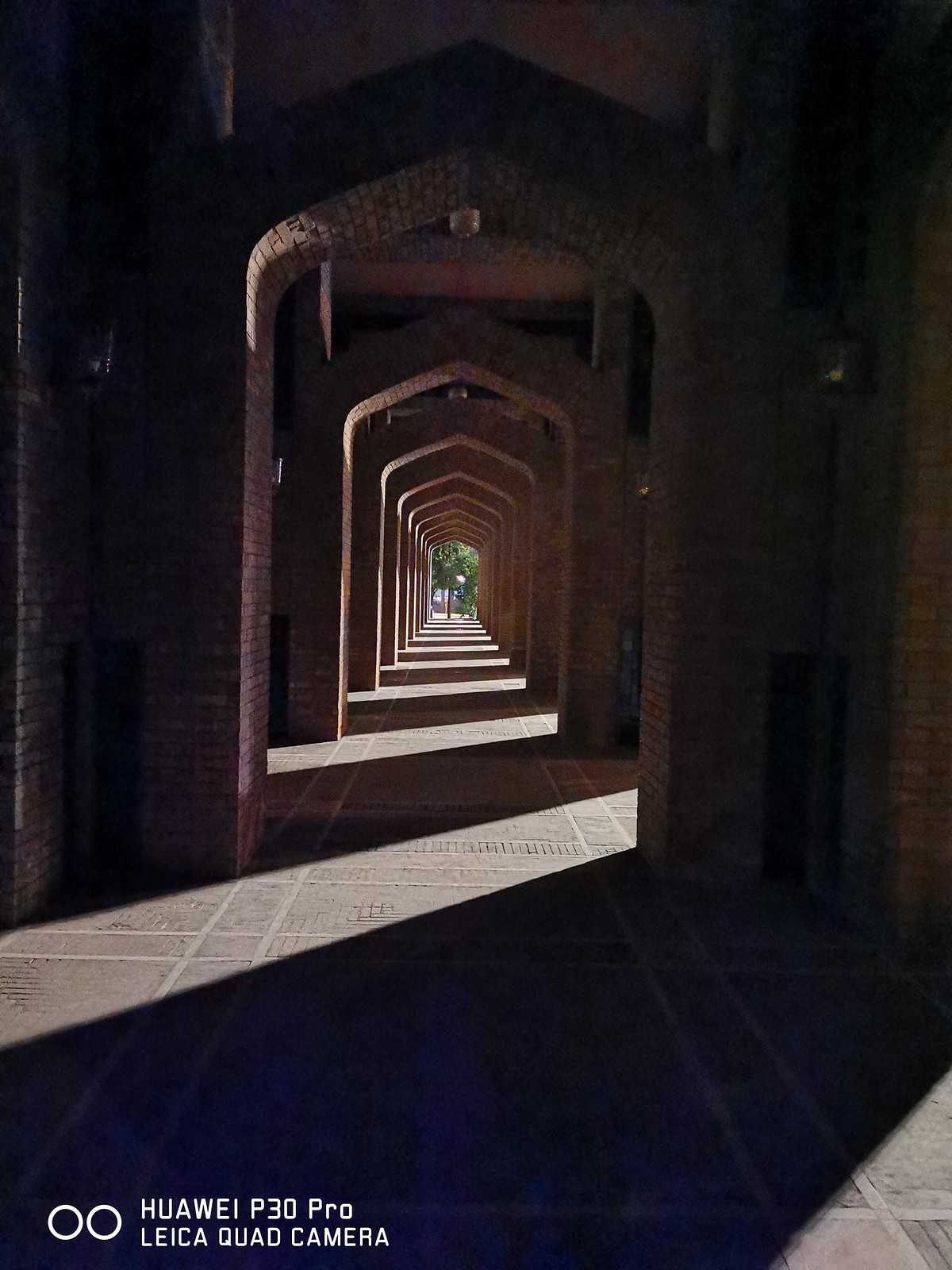 Bahira Mosque Corridors picture with auto mode on Huawei P30 Pro