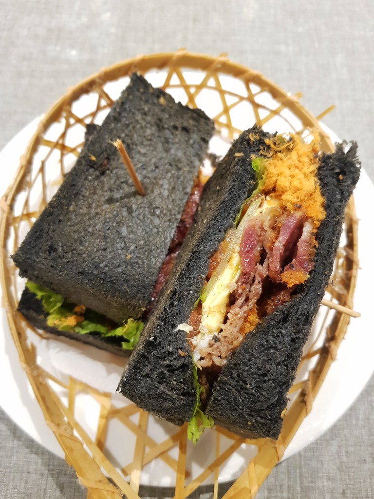 木炭(牛肉)三明治吐司 Charcoal Beef Sandwich Toast rm$9.90 @ Coffee & Toast, Damen USJ1