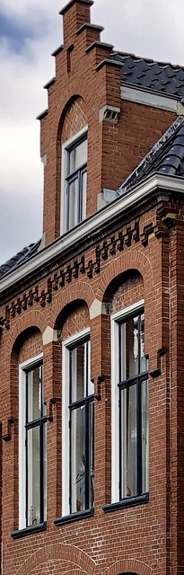 Detail herenhuis Haddingestraat 14 in Groningen, in 1897 ontworpen door architect Van Elmpt, in opdracht van zijn schoonmoeder Etje Fenseling-Feddema, weduwe van aannemer Herman Hinderikus Fenseling, geb. Groningen 6-6-1828, ovl. Groningen 12-4-1882.