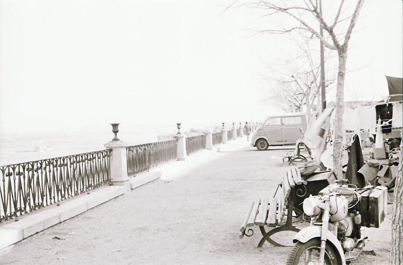 Mercadillo del Martes en el Paseo del Miradero en los años 60. Fotografía de Victoriano de Tena Sardón