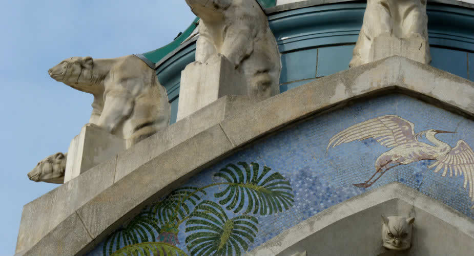 Art Nouveau element in Budapest Zoo | Mooistestedentrips.nl