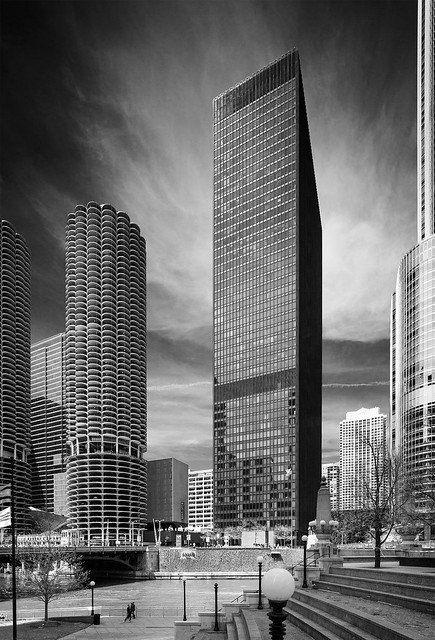 Marina City (L), IBM Building (R) | Chicago, IL | Bertrand Goldberg; Mies van der Rohe