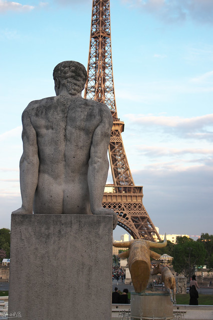 Tour Eiffel Statue