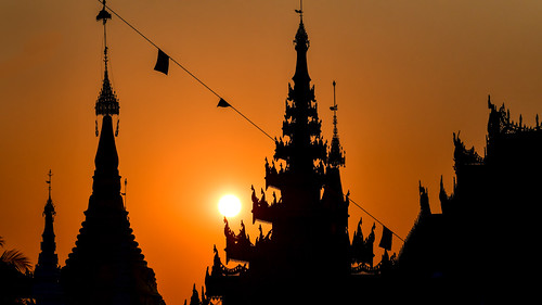 Shwedagon ရွှေတိဂုံစေတီတော်မြတ်ကြီး by Robert Macho, Shwedagon
ရွှေတိဂုံစေတီတော်မြတ်ကြီးshwedagon burma myanmar pagode nikon sunset color rot farbe d850