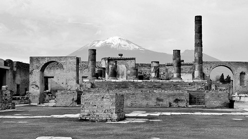 templeofjupiter templeofjupiterpompeii pompeii ancienttemple romanarchitecture mountvesuvius forumofpompeii etruscantemple europe travel