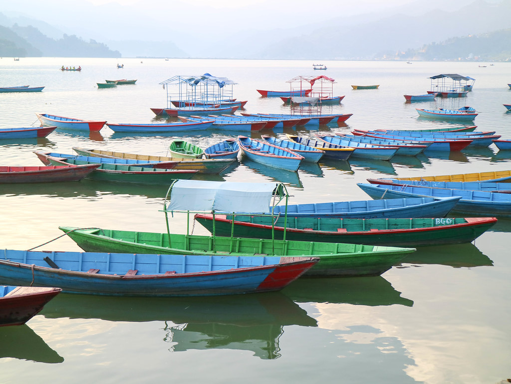 Barcas en el lago Phewa