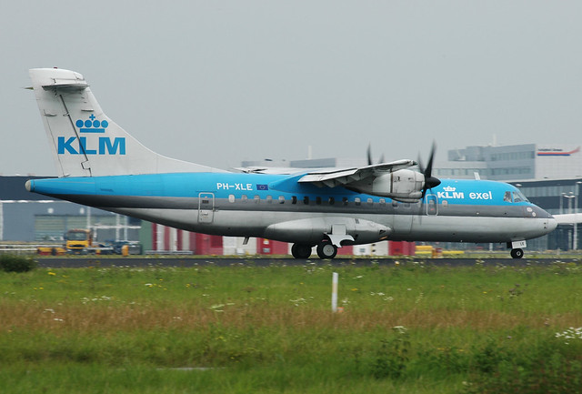 PH-XLE ATR42-320 cn 090 KLM Exel 040801 Schiphol