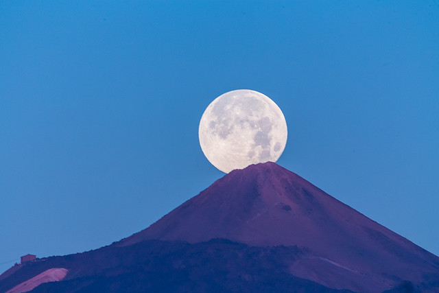 Luna LLena Sobre El Teide