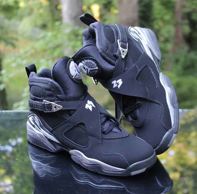 Nike Air Jordan 8 VIII Retro GS Chrome Size 7Y Black White  display picture 1