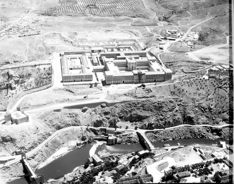 Foto aérea de la Academia de Infantería de Toledo tomada emtre 1953 y 1955. Fondo Trabajos Aéreos y Fotogramétricos, S. A. (TAF) © Arxiu Nacional de Catalunya, Generalitat de Catalunya