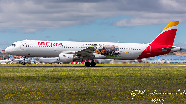 Iberia Airbus A321-2 EC-IJN