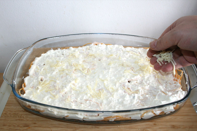 51 - Mit Parmesan & Mozzarella bestreuen / Dredge with parmesan & mozzarella
