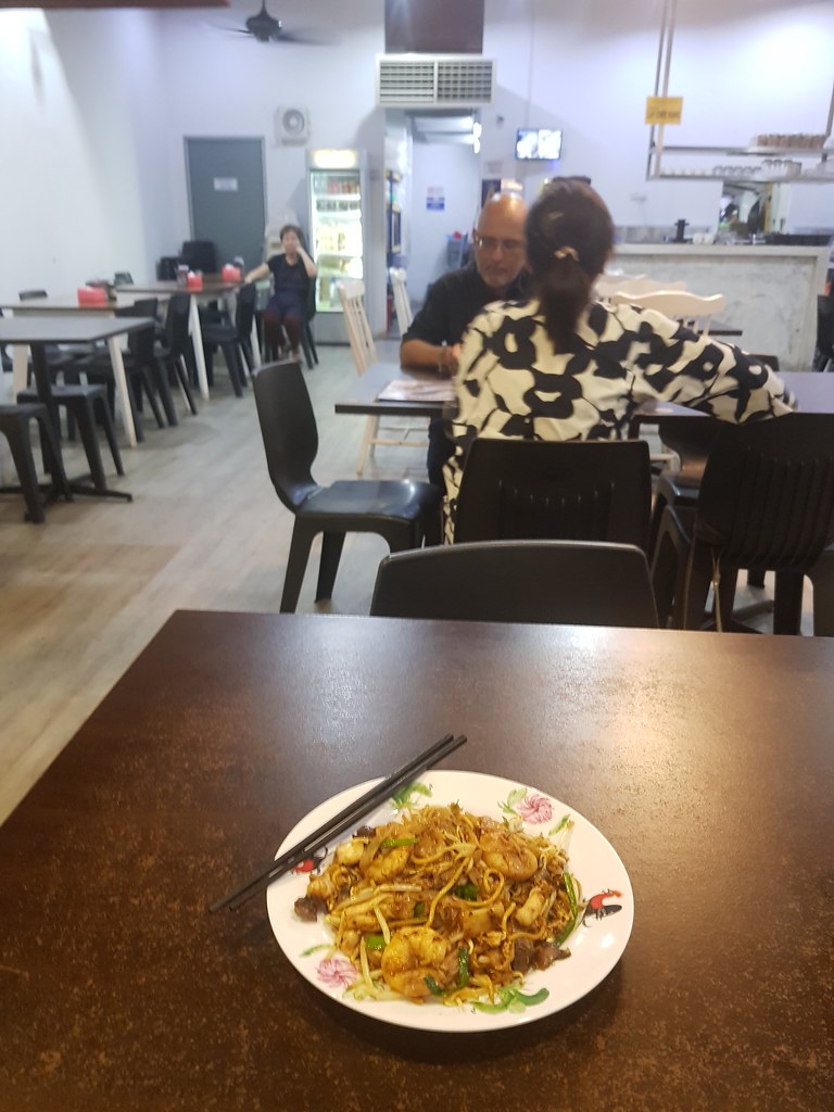 Sisters Char Koay Teow Special 特别炒粿条 rm$13.90 @ Sister's Place TTDI