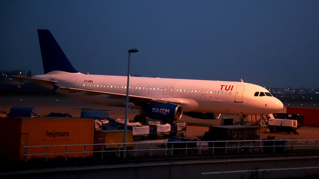 TUI Airlines Netherlands / Airbus A320-232 / LY-OWL