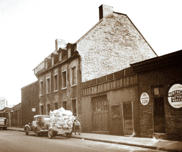 Montréal, vers 1947. Rue Clark >Sud, entre les rues Sainte-Catherine et Dorchester (actuel boul. René-lévesque).