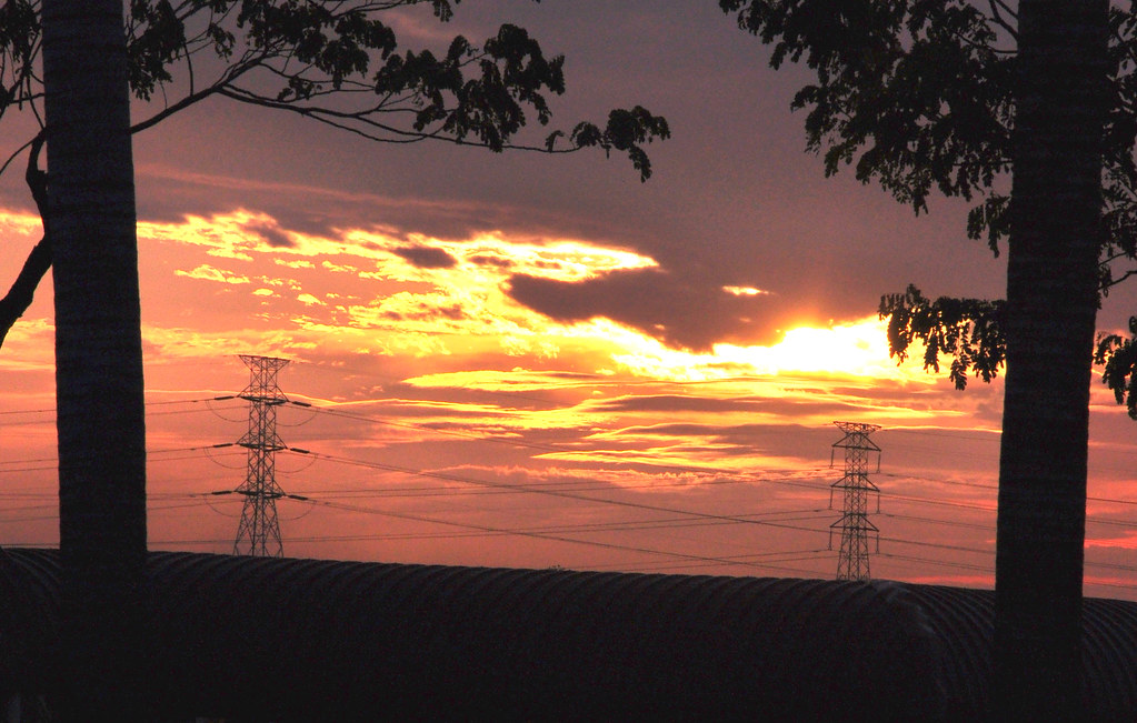 Sunset after the rain, outside my house just a few hours ago 我家附近雨后的日落 ...