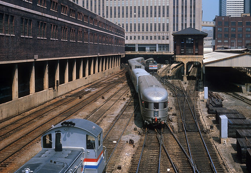 amtrak passengertrain cus chicagounionstation observationcar newyorkcentral 48 polkstreetoverpass harrisonstreettower chicago illinois train railroad passengercar il