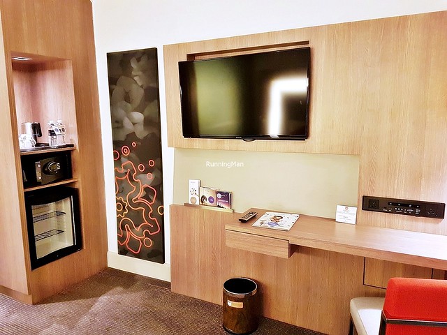 Novotel Melaka 04 - Living Room & Pantry