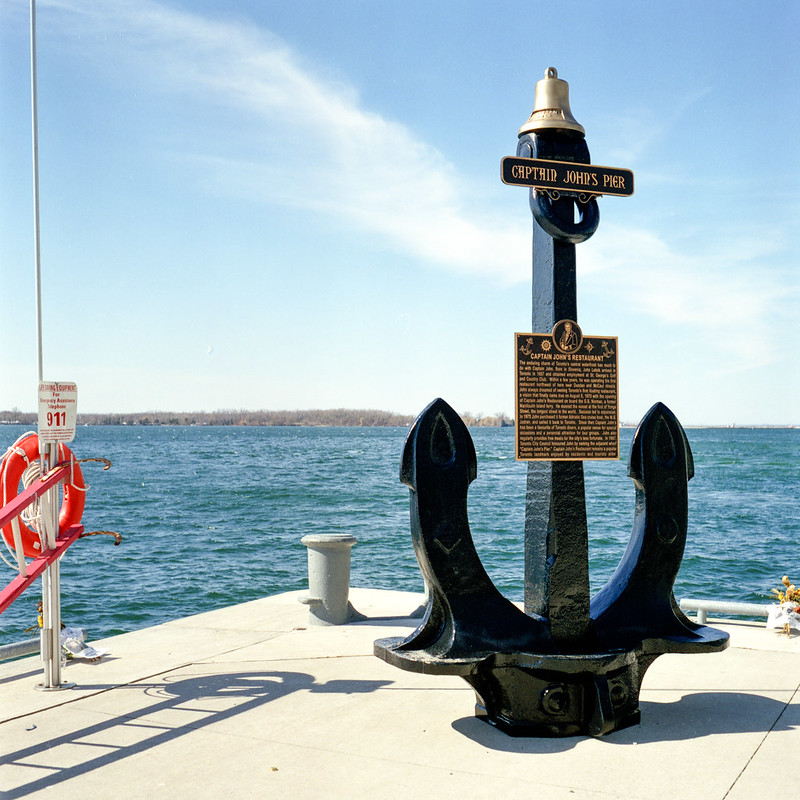 Monument to a Floating Landmark and Toursit Trap