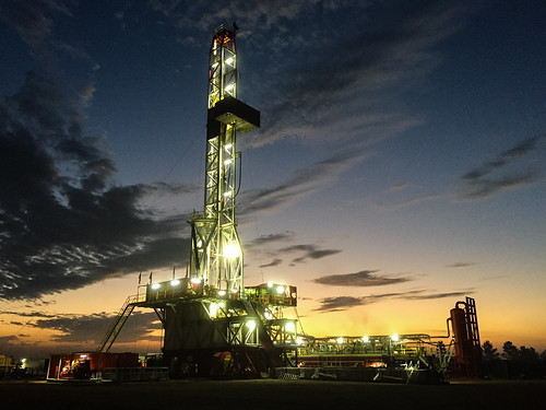 rig oilandgas oilrig oil drilling sunset iphone iphoneography iphone6 lufkin texas unitedstates sidewinder