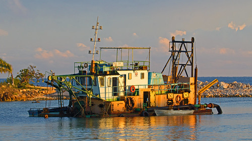 dredging dredger playa pesquero holguin holguín province cuba sun sunrise morning light machine heavy ipm
