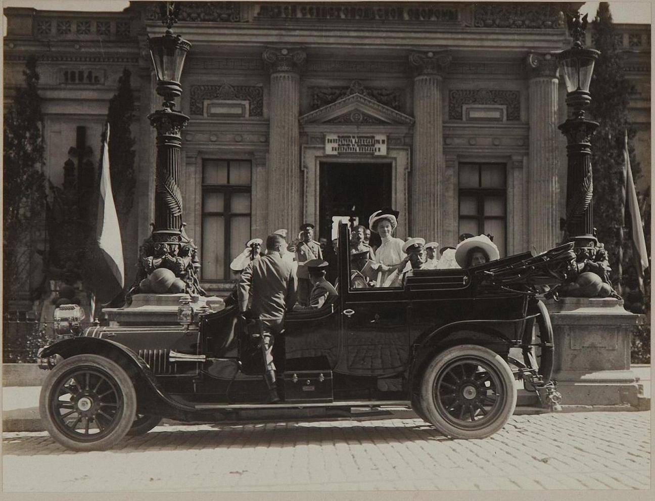 1913. Отъезд от музея Обороны Севастополя