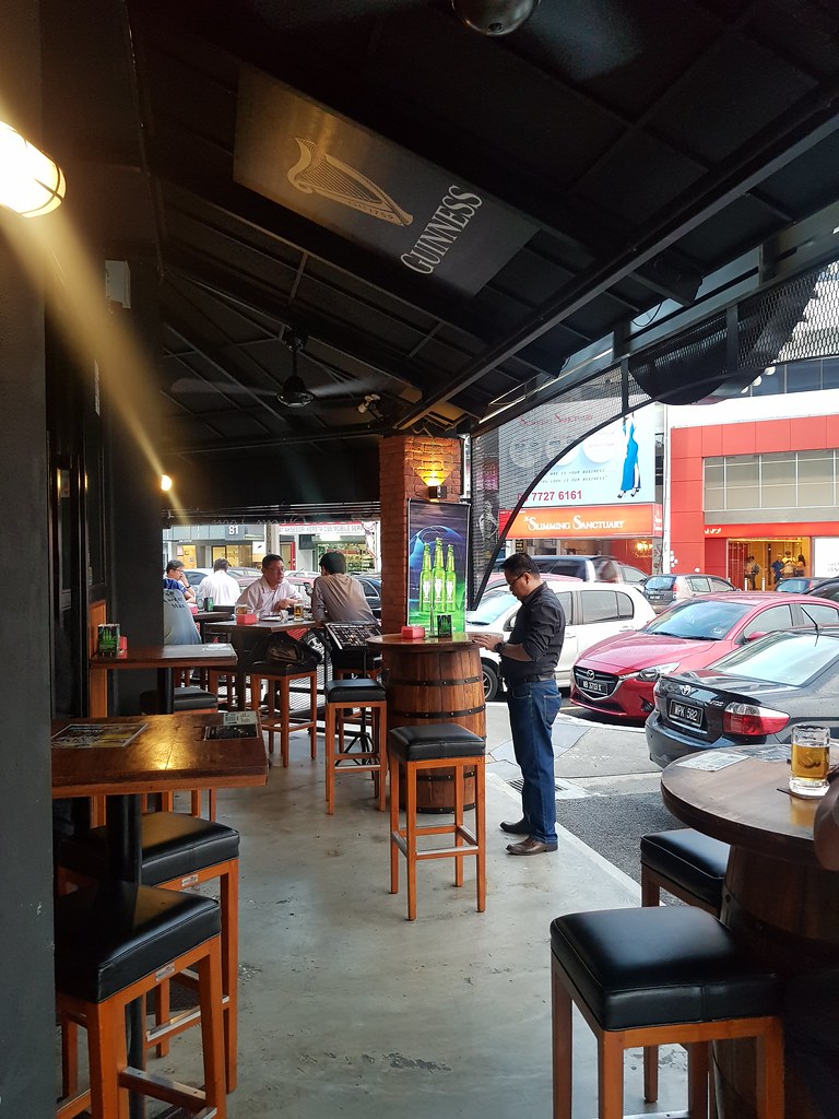 虎啤 Tiger Draft mug rm$15 @ Three Stooges Bar & Bistro at Uptown Damansara
