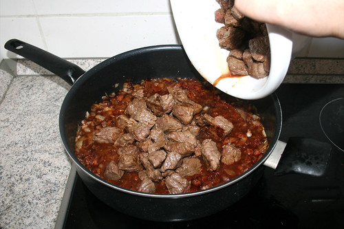 29 - Rindfleisch zurück in Pfanne geben / Put beef back in pan