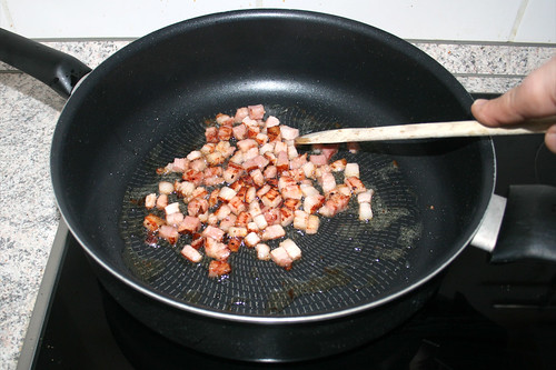 13 - Speckwürfel knusprig anbraten / Sear diced bacon crispy
