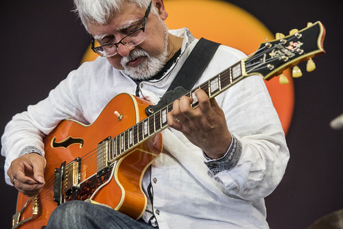 Lawrence Sieberth featuring Fareed Haque at the Jazz Tent during Jazz Fest day 3 on April 27, 2019. Photo by Ryan Hodgson-Rigsbee RHRphoto.com