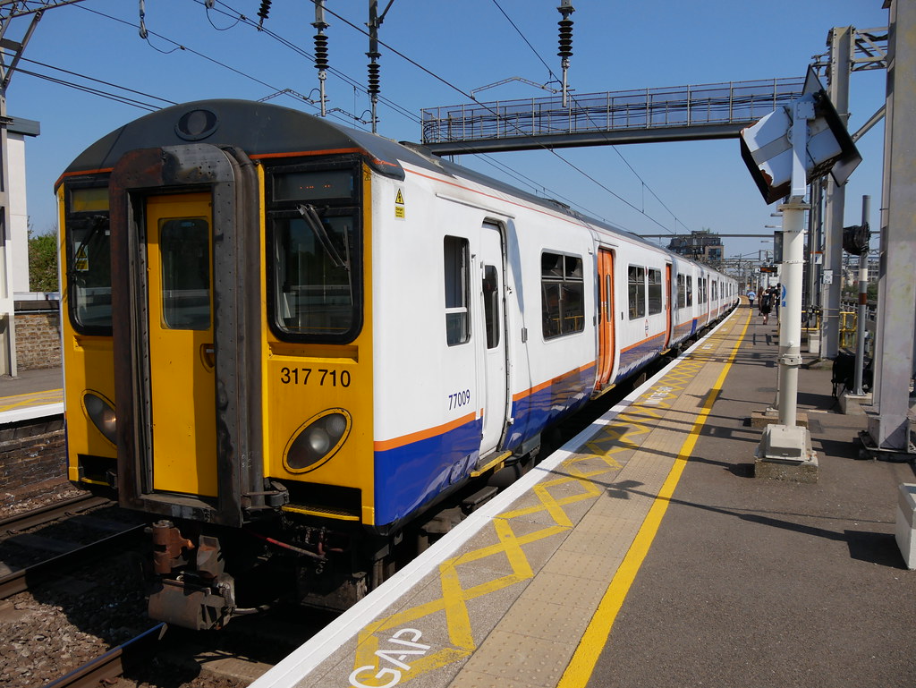 317710 | London Overground Class 317/7, 317710, is seen at B… | Flickr