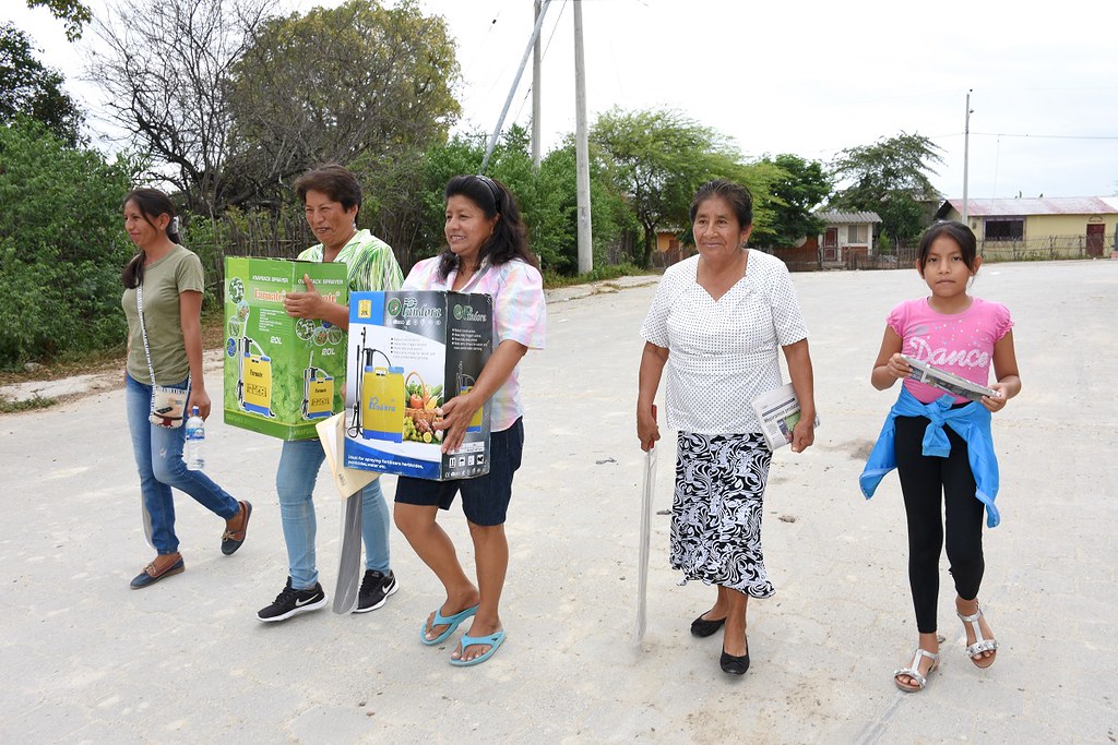 Prefectura del Guayas entregó 300 kits agrícolas a cinco comunidades de ...