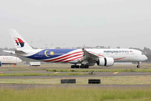 Malaysia Airlines A350 9M-MAF landing SYD/YSSY