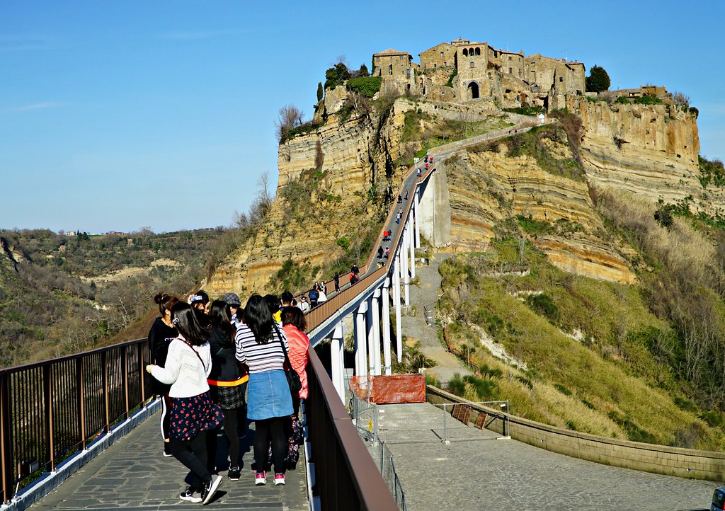 Civita di Bagnoregio on etenkin japanilaisten turistien suosiossa