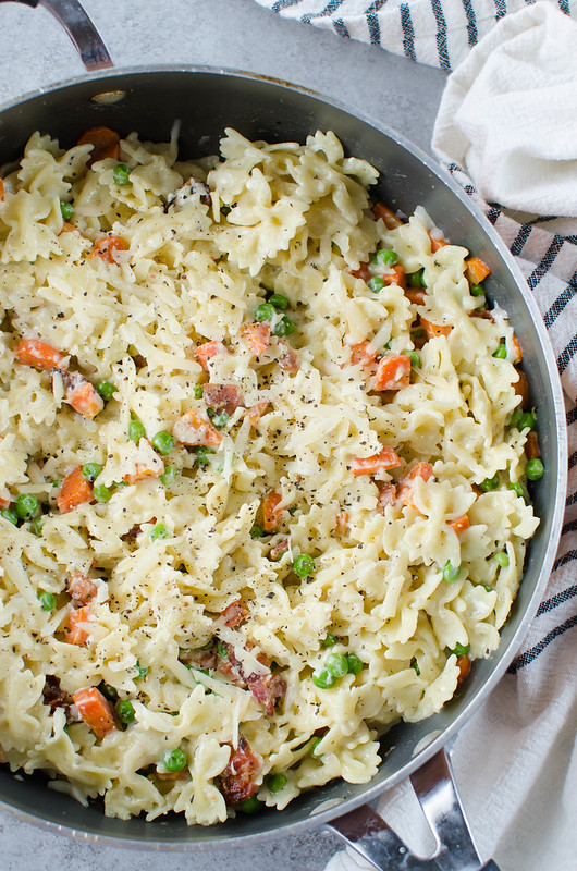 Parmesan Pasta with Bacon and Peas - easy 30 minute weeknight meal! Creamy cheesy pasta with bacon, peas, and carrots. A great way to get picky eaters to eat veggies!