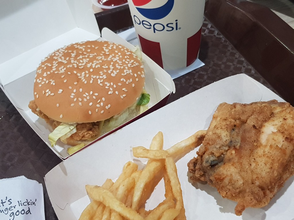 Signature Box w/Zinger Burger rm$15.50 @ KFC Petronas USJ20