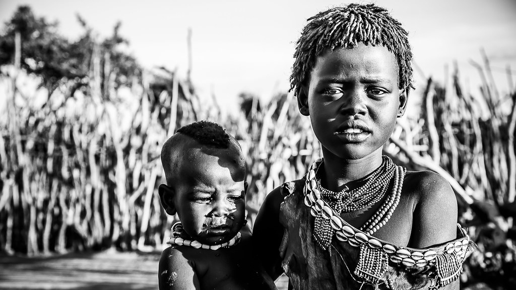 Niños en poblado Hamer, Ethiopia