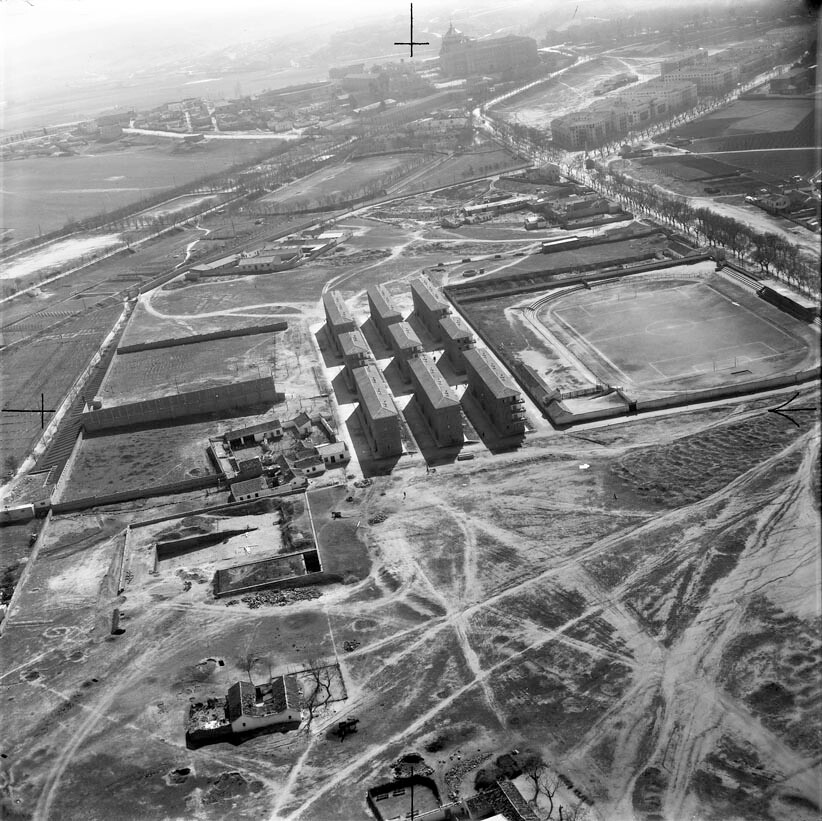 Campo de fútbol de Palomarejos y Barrio de Corea en 1956. Fondo Trabajos Aéreos y Fotogramétricos, S. A. (TAF) © Arxiu Nacional de Catalunya, Generalitat de Catalunya