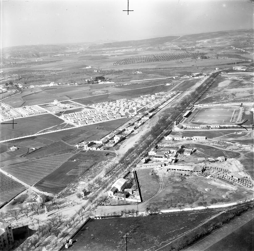 Campo de fútbol de Palomarejos y Avenida de Barber en 1956. Fondo Trabajos Aéreos y Fotogramétricos, S. A. (TAF) © Arxiu Nacional de Catalunya, Generalitat de Catalunya