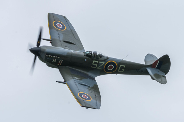 Flight 2, Battle of Britain Memorial Flight Spitfire Mk XVI, TE311, Shuttleworth Airshow
