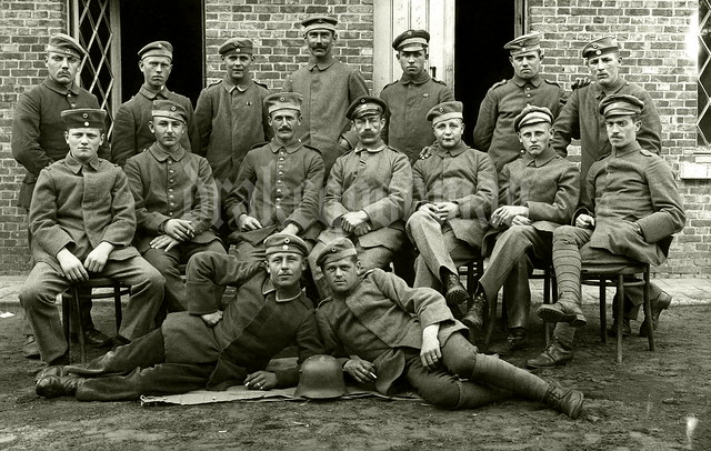 Infanterist Valentin Eck and comrades from Infanterie-Ersatz-Truppe Beverloo / Stahlhelm