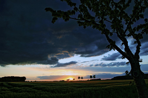 Kräftiger Wolkenhimmel by Rolf Pahnhenrich, <a href="https://www.fluidr.com/photos/95232798@N04/interesting" rel="noreferrer nofollow">www.fluid