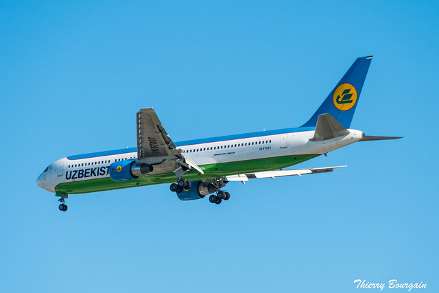 [CDG] Uzbekistan-Airways Boeing 767-300ER _ UK-67007