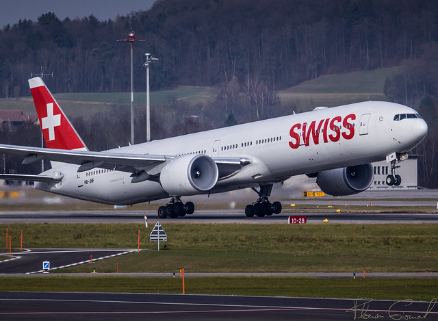 Swiss Boeing 777-3DE/ER HB-JNF